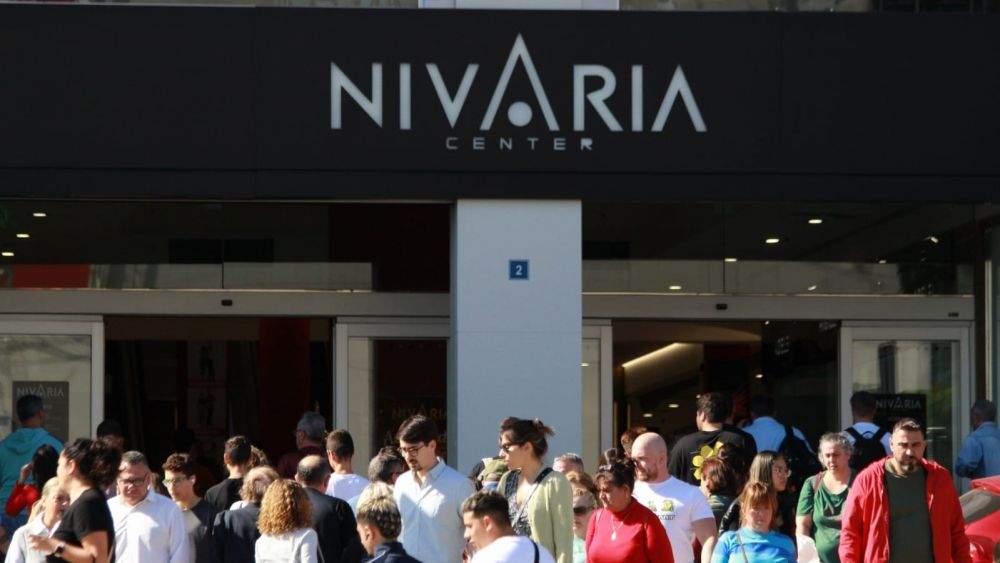Entrada muy concurrida del centro comercial Nivaria, en Santa Cruz de Tenerife./ Álvaro Oliver (AH) Entrada muy concurrida del centro comercial Nivaria, en Santa Cruz de Tenerife./ Álvaro Oliver (AH)