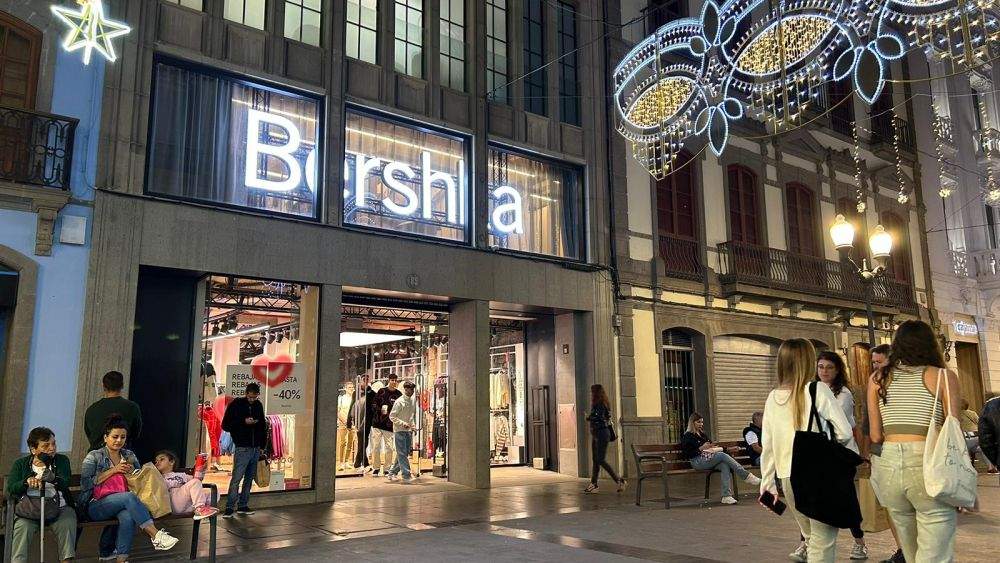Entrada a la tienda Berska, del grupo Inditex, en la calle Triana de Las Palmas de Gran Canaria./ Luna Moya Silva (AH) Entrada a la tienda Berska, del grupo Inditex, en la calle Triana de Las Palmas de Gran Canaria./ Luna Moya Silva (AH)