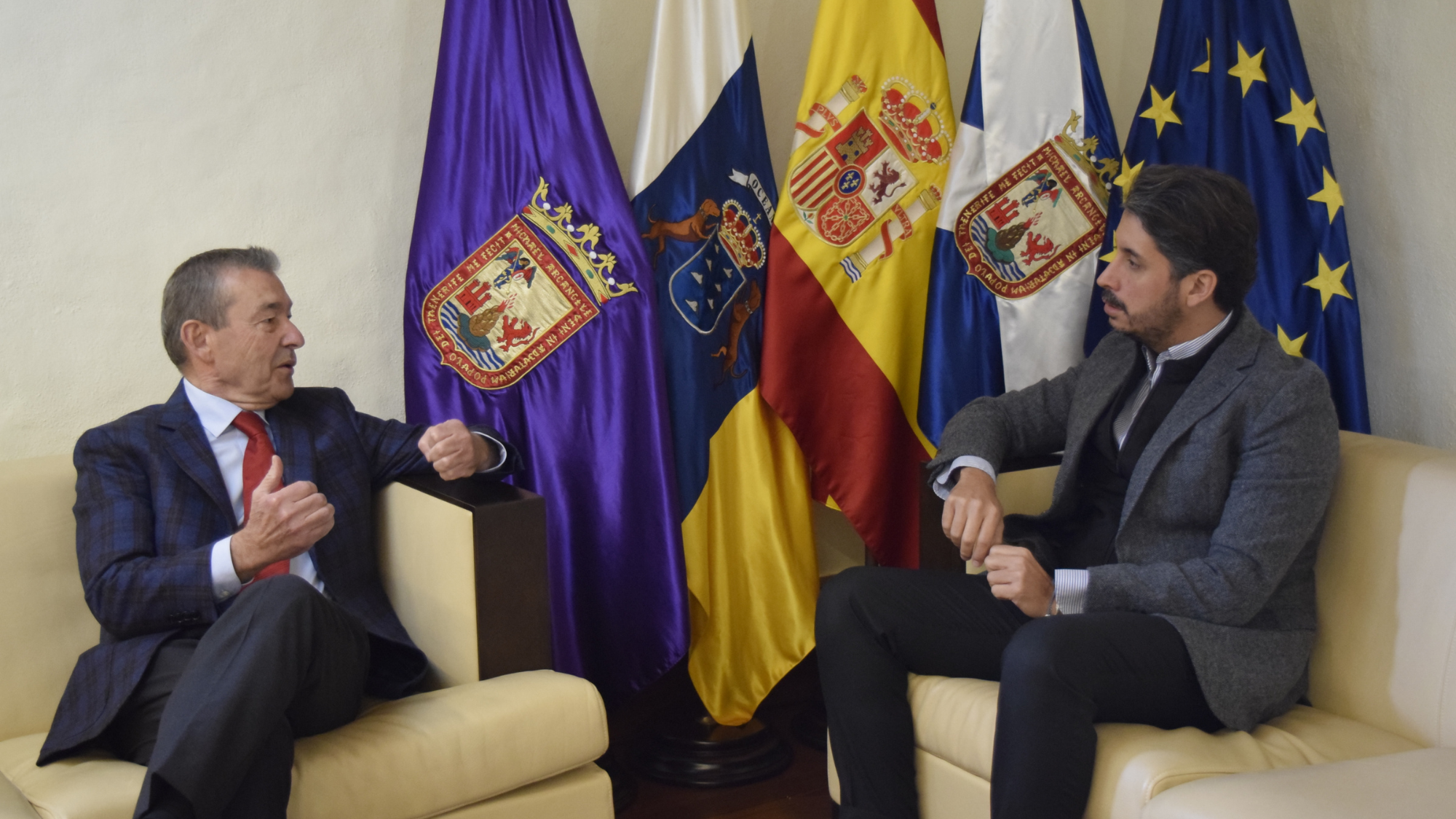 El nuevo presidente del Club Deportivo Tenerife, Paulino Rivero, (izquierda) junto al alcalde de La Laguna, Luis Yeray Gutiérrez. / Ayuntamiento de La Laguna El nuevo presidente del Club Deportivo Tenerife, Paulino Rivero, (izquierda) junto al alcalde de La Laguna, Luis Yeray Gutiérrez. / Ayuntamiento de La Laguna