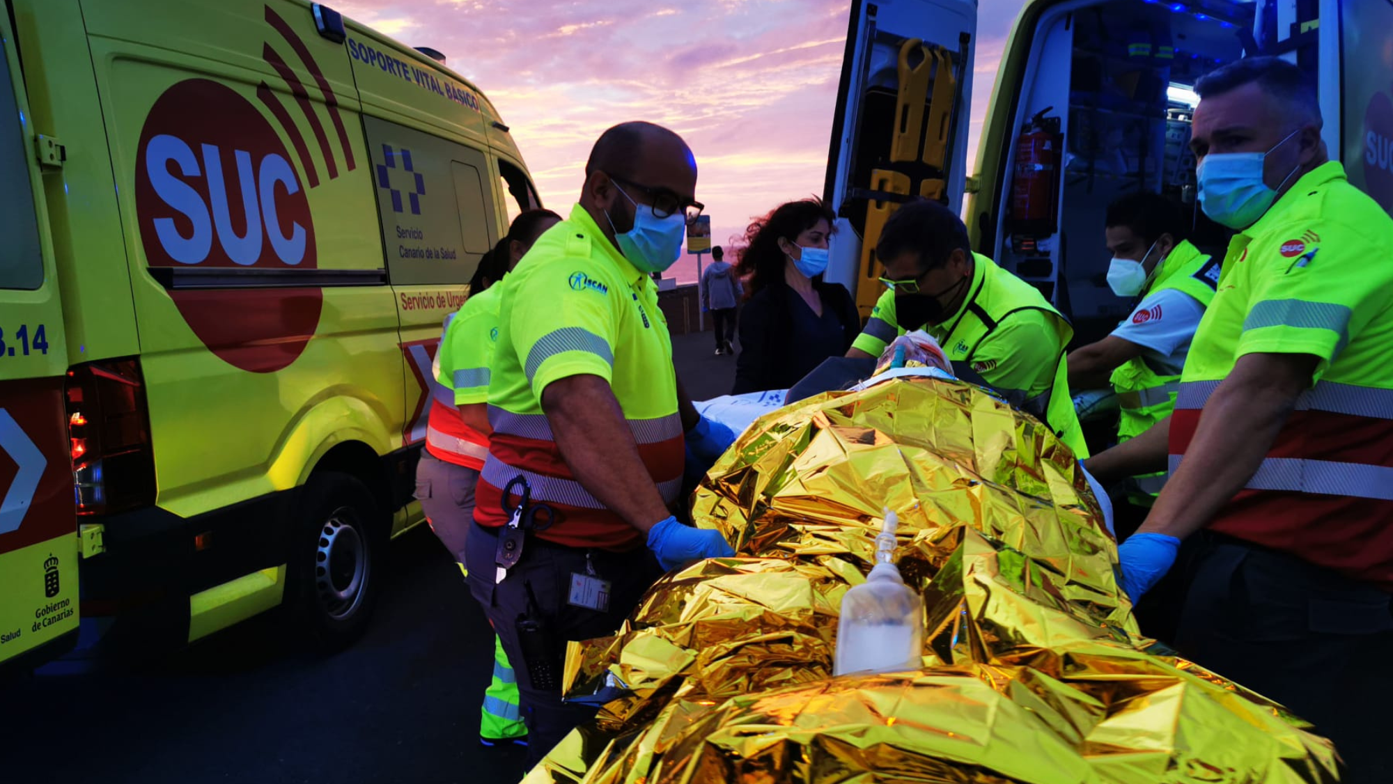 Momento del rescate en el Faro de Sardina. / Ayuntamiento de Gáldar