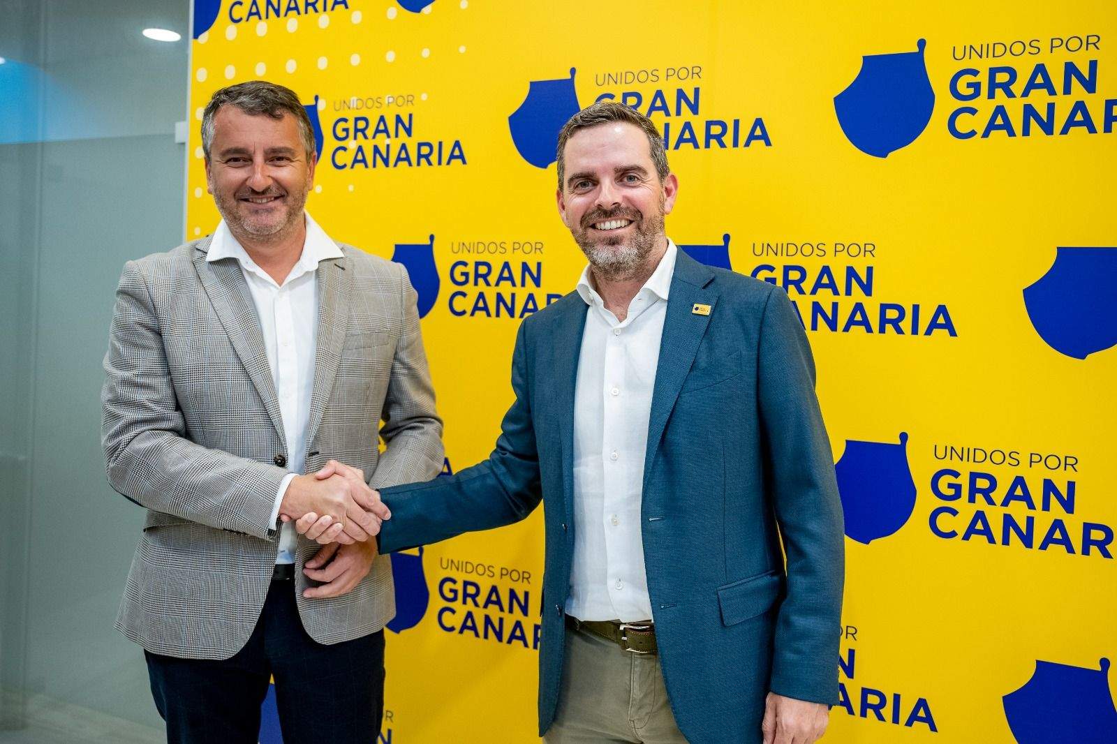 Sergio Vega (i) y Lucas Bravo de Laguna tras la incorporación del primero a UxGC. / Unidos por Gran Canaria.