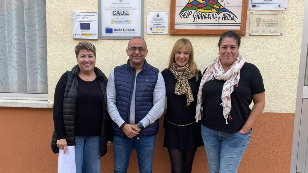Marcos Rodríguez, concejal de Servicios Generales de Granadilla, visita el CEIP Granadilla de Abona junto con Dulce Tibisay (directora del centro), Angela Villalba (presidenta del AMPA) y Sara Cano (secretaria del AMPA)./ AMPA CEIP Granadilla de Abona