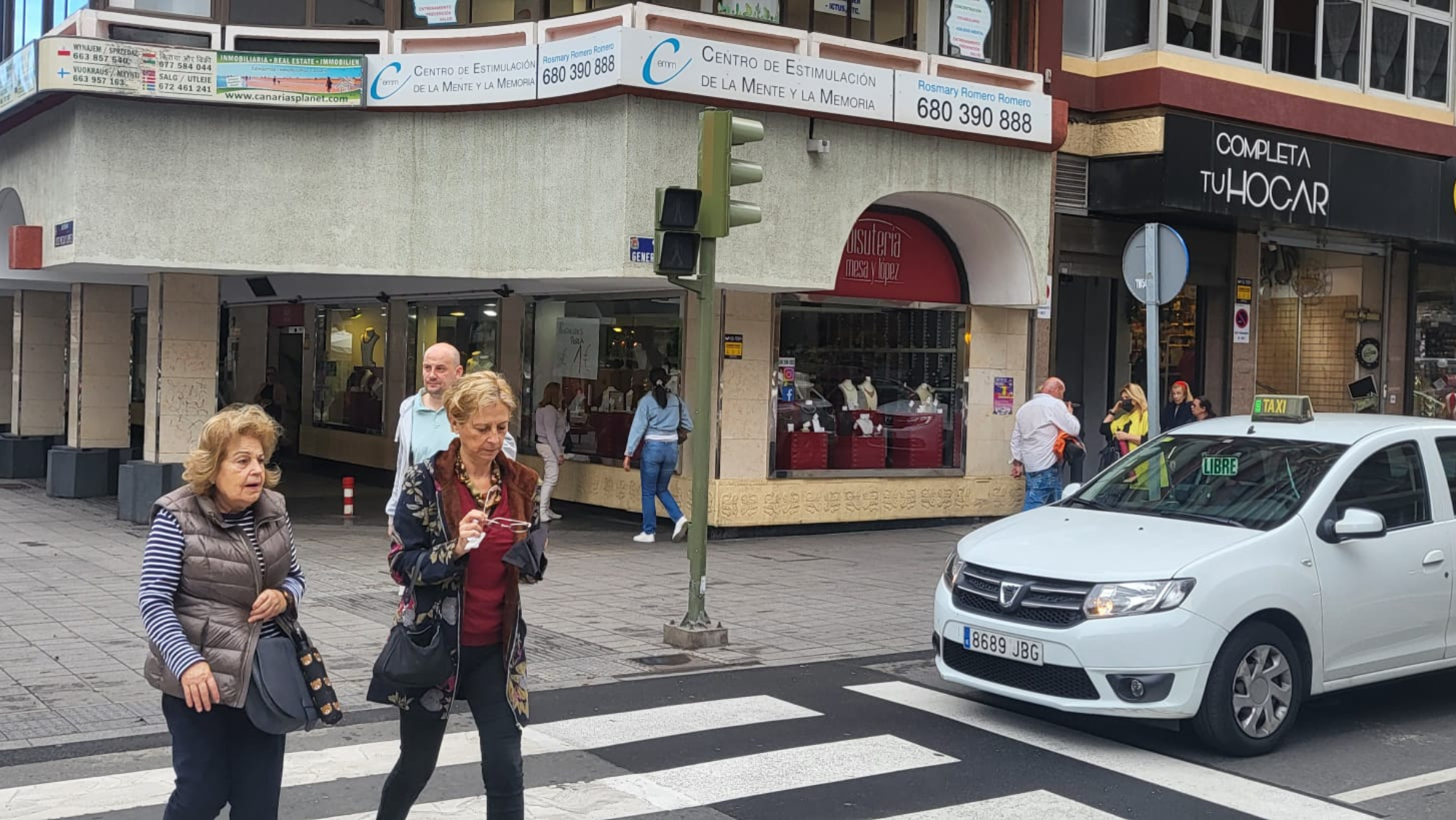 Semáforo estropeado en Mesa y López este jueves. / Atlántico Hoy