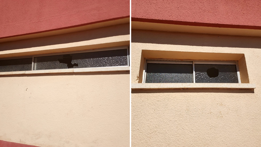 Ventanas rotas del gimnasio del CEIP Granadilla de Abona./ Cedida