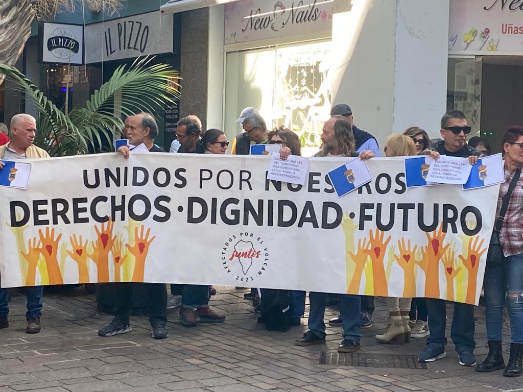 Manifestación de los afectados por el volcán. / ALBA MARICHAL - ATLÁNTICO HOY