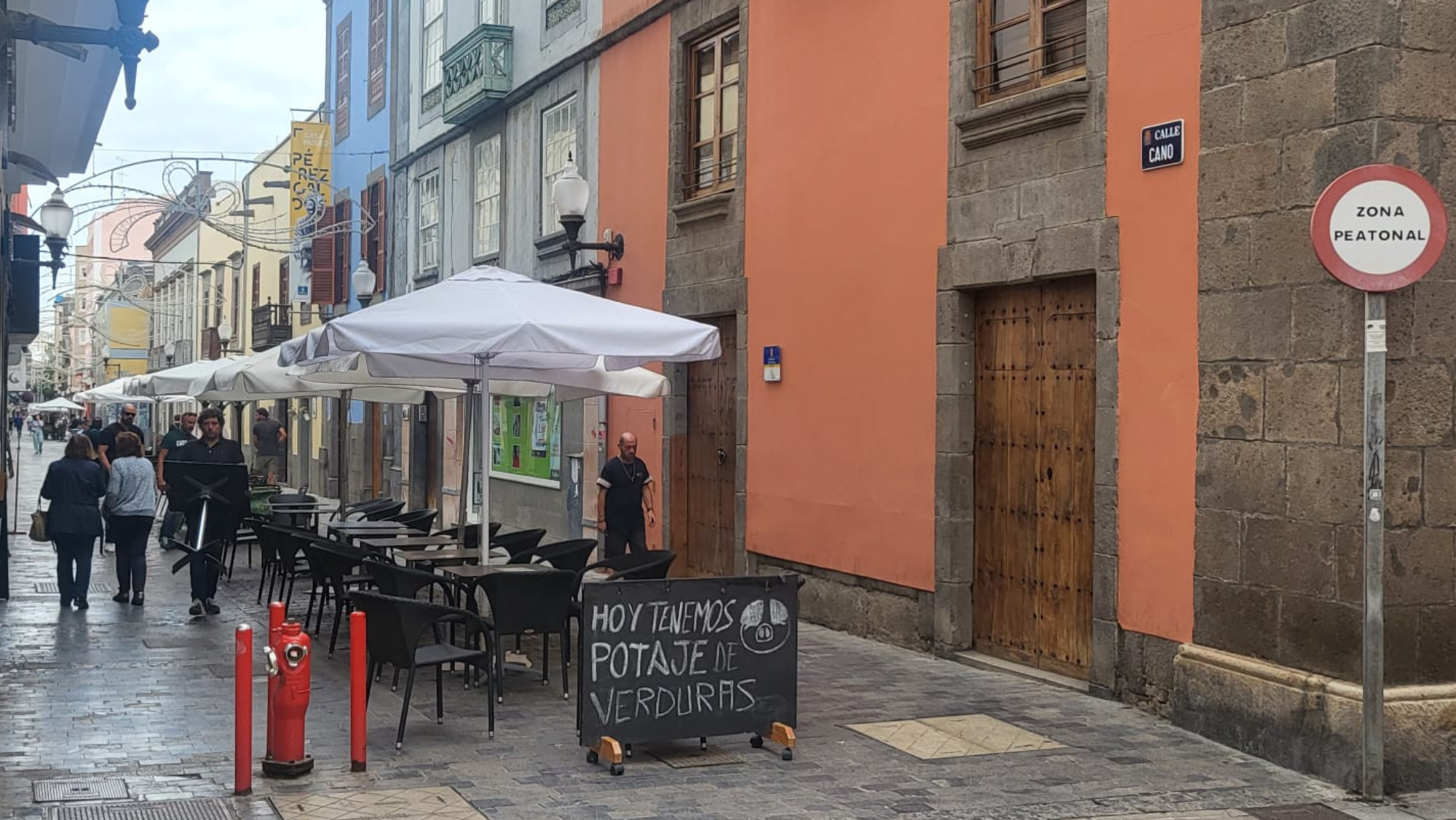 Imagen de algunas terrazas de la calle Cano./ Atlántico Hoy