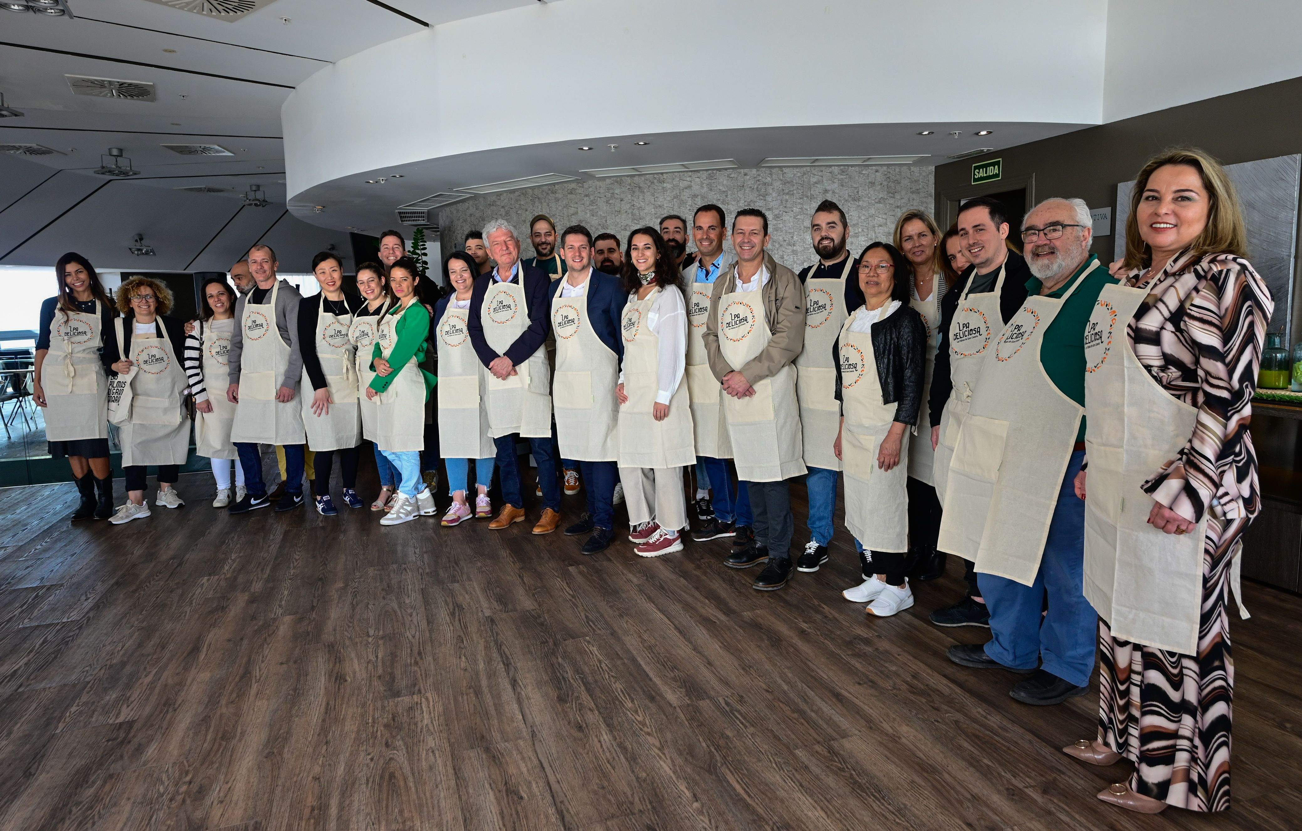 Los chefs de los restaurantes de Las Palmas de Gran Canaria catalogados en la Guía de 'Viajes National Geographic'. / AH