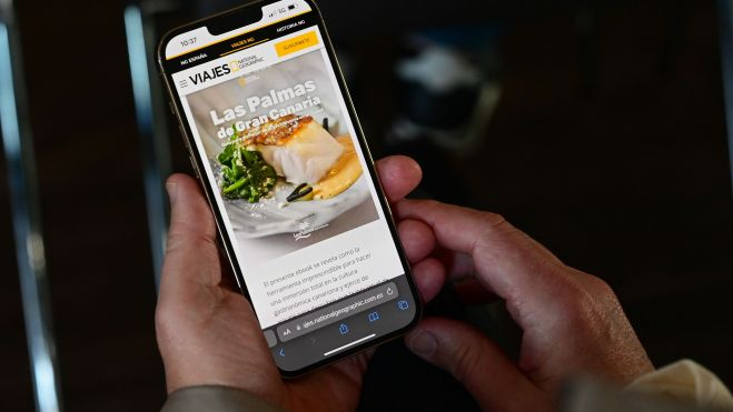 Vista de la Guía Gastronómica de 'Viajes National Geographic' en un móvil. / AH Vista de la Guía Gastronómica de 'Viajes National Geographic' en un móvil. / AH