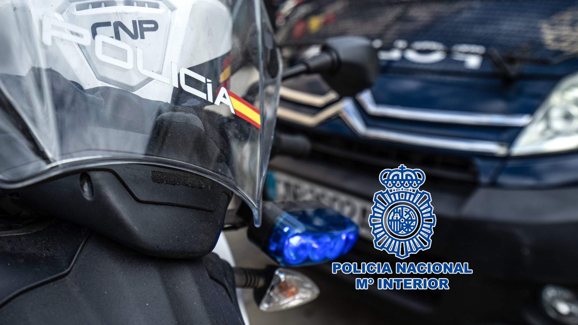 Vehículos de la Policía Nacional, cuerpo que ha detenido al presunto autor de cuatro robos en La Laguna. / Policía Nacional