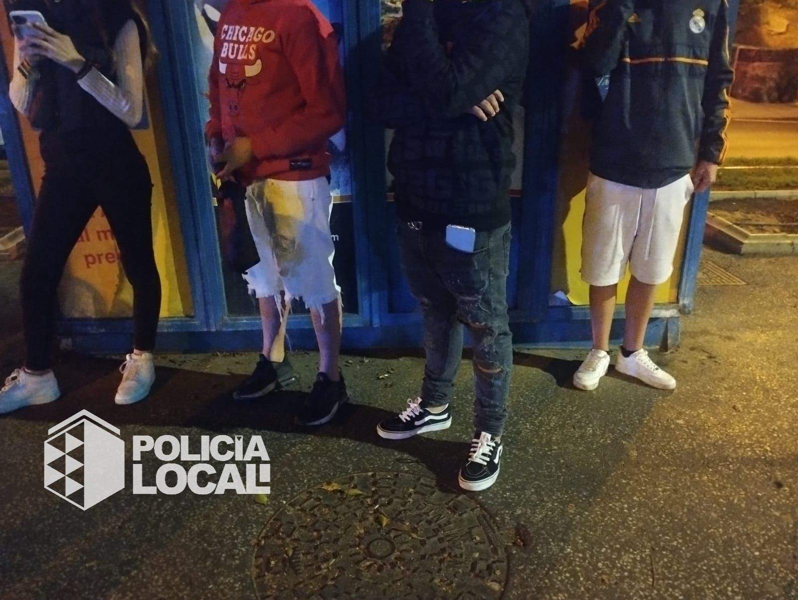 Los menores identificados tras tirar piedras desde un puente. / Policía Local Santa Cruz 