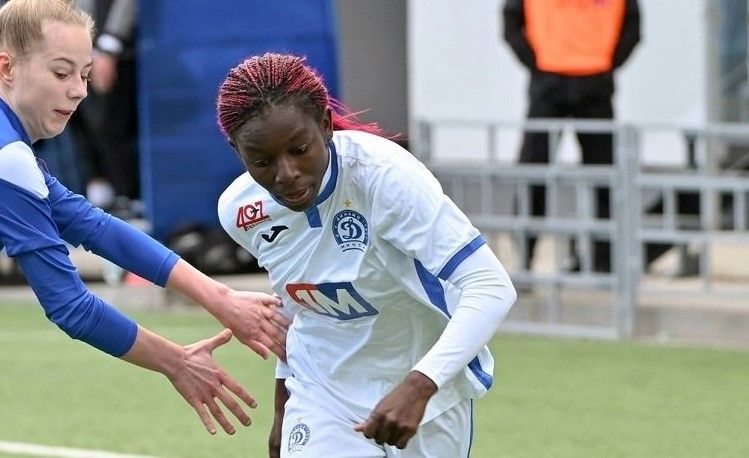 La jugadora internacional con Camerún procede del Dinamo Minsk, club con el que participó en Champions League./ Twitter @ColetteNdzana