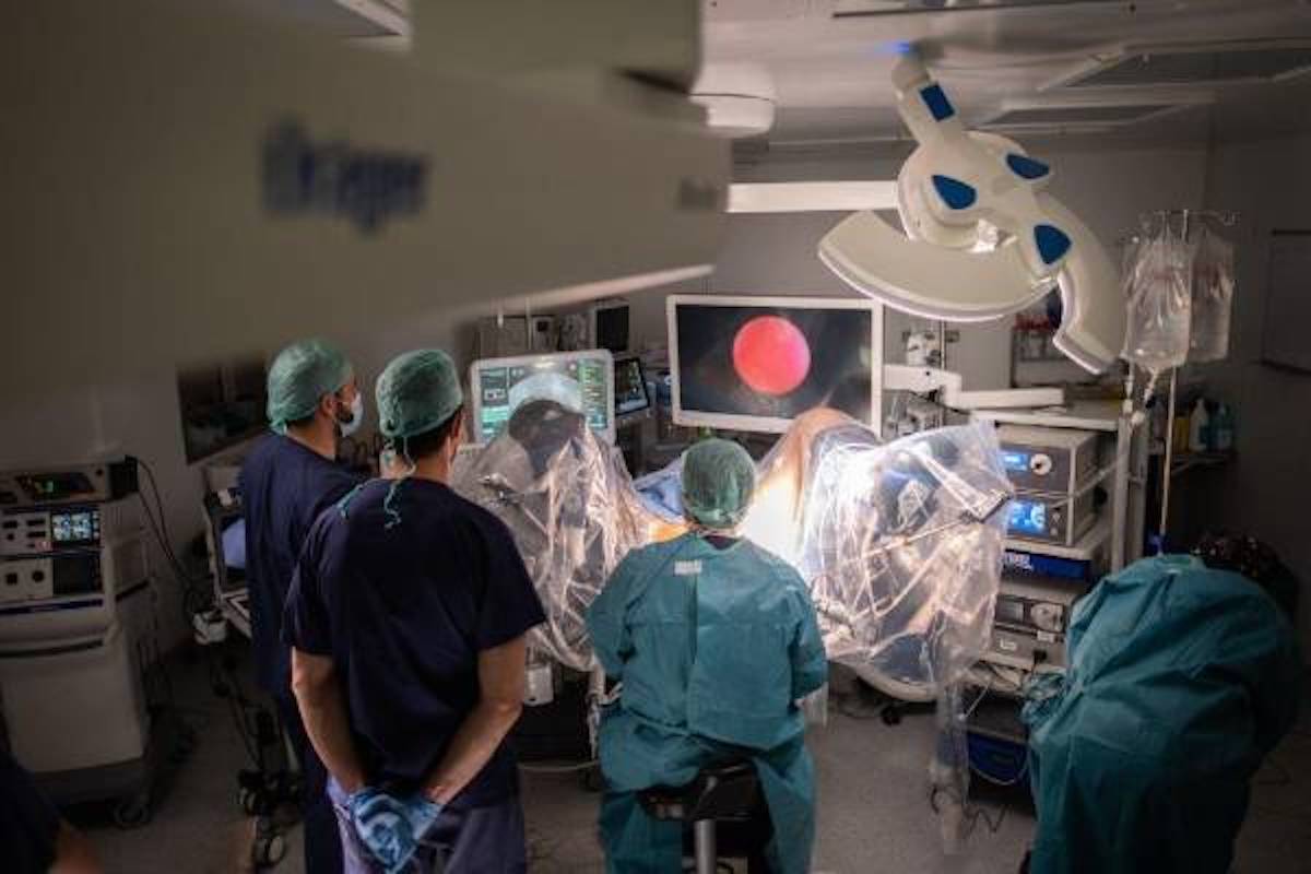 Imagen de un quirófano en el que se aplica la hidroablación robótica ante un crecimiento desmedido de la próstata / QUIRÓNSALUD