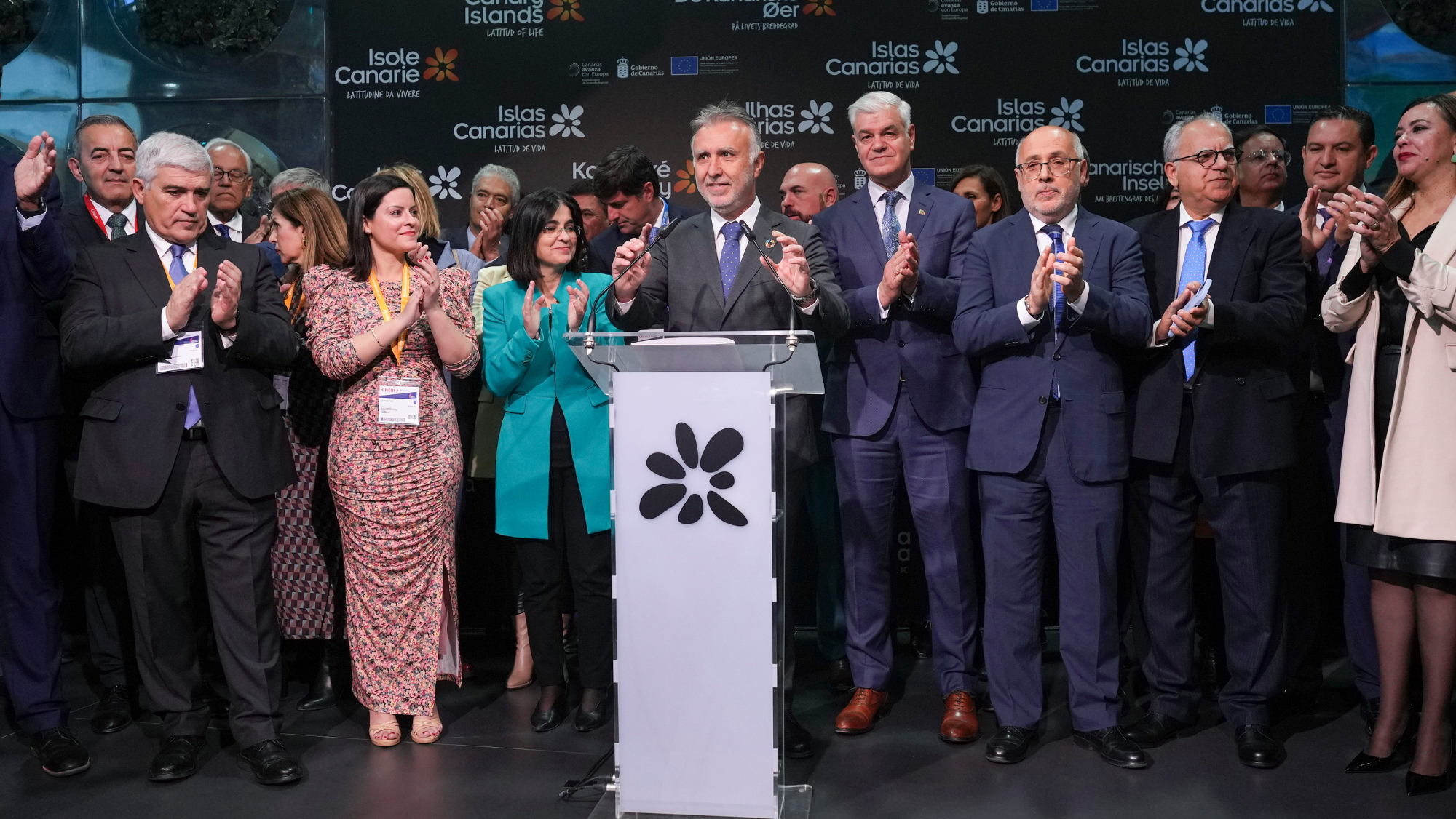 El presidente de Canarias, Angel Víctor Torres (c), en la Feria Internacional de Turismo Fitur. / EFE. Borja Sánchez Trillo El presidente de Canarias, Angel Víctor Torres (c), en la Feria Internacional de Turismo Fitur. / EFE. Borja Sánchez Trillo