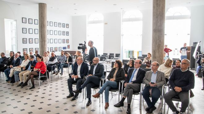 En la image, los presentes en la firma del acuerdo. / Julio Domínguez En la image, los presentes en la firma del acuerdo. / Julio Domínguez