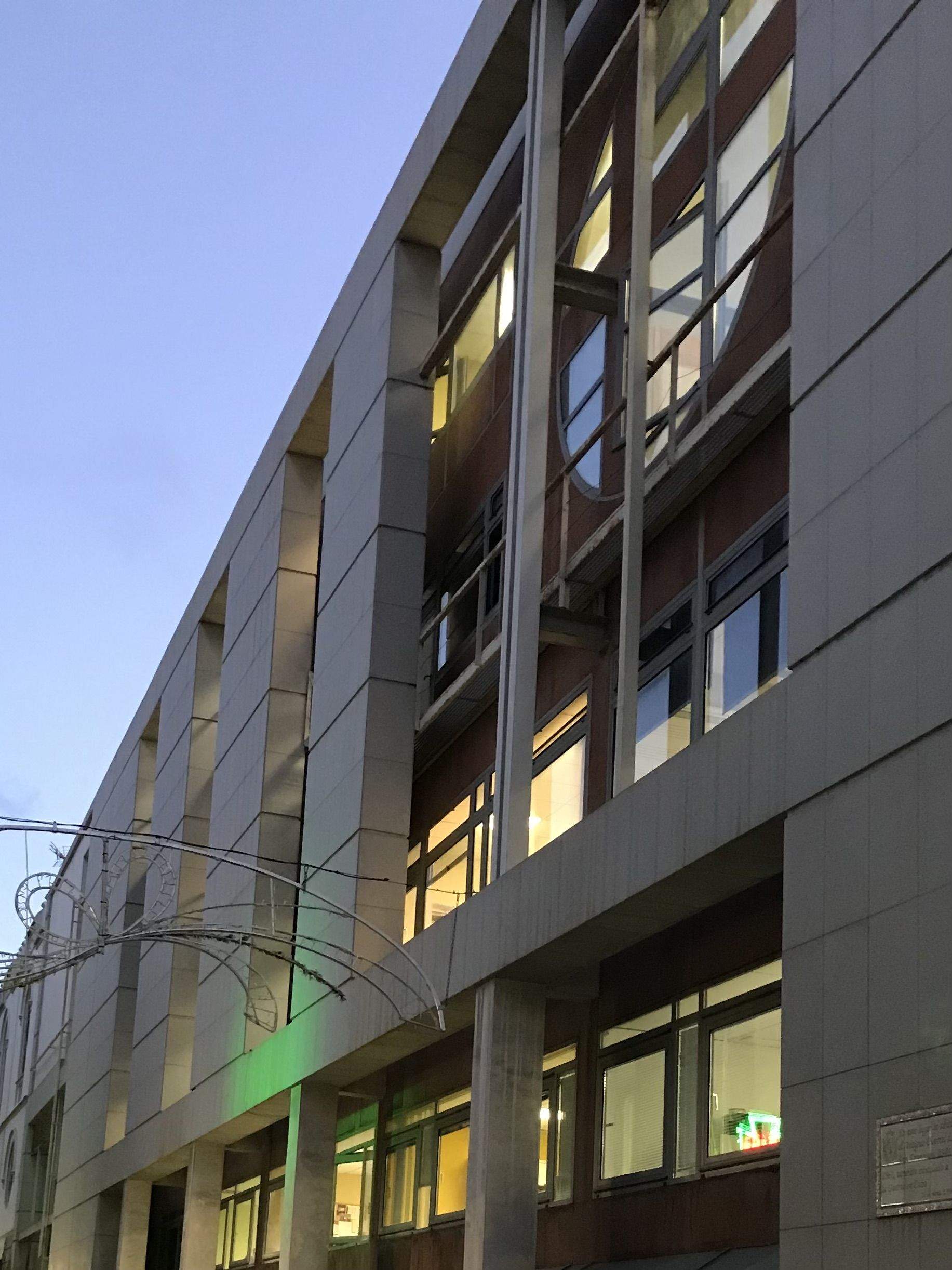 Fachada del Conservatorio que mira a General Bravo el pasado martes, 17 de enero de 2023.