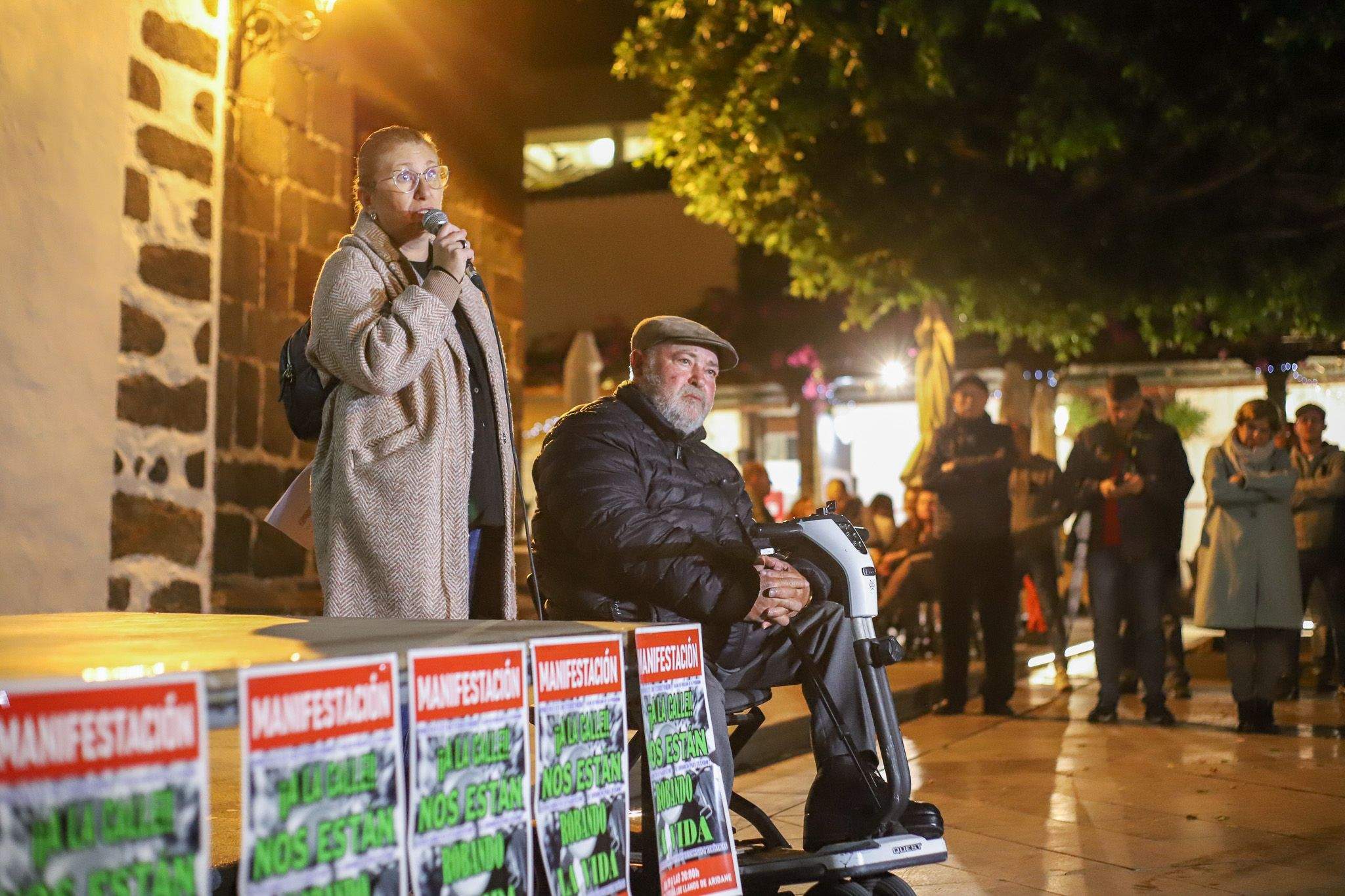 Portavoces de la plataforma de afectados "Volcán Cumbre Vieja 2021". EFE / Luis G Morera