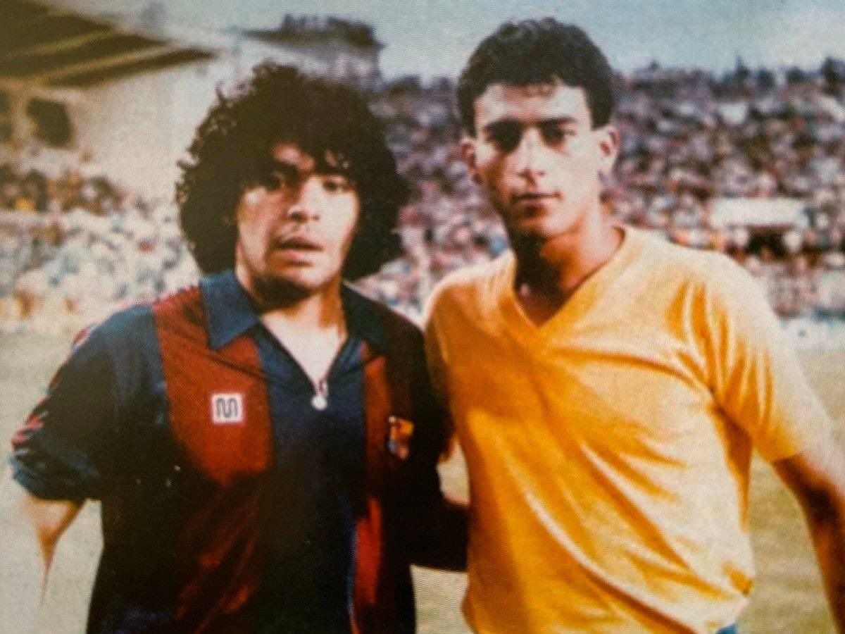 Sergio Marrero posa con Maradona antes de un partido de Copa del Reye entre la UD Las Palmas y el FC Barcelona.