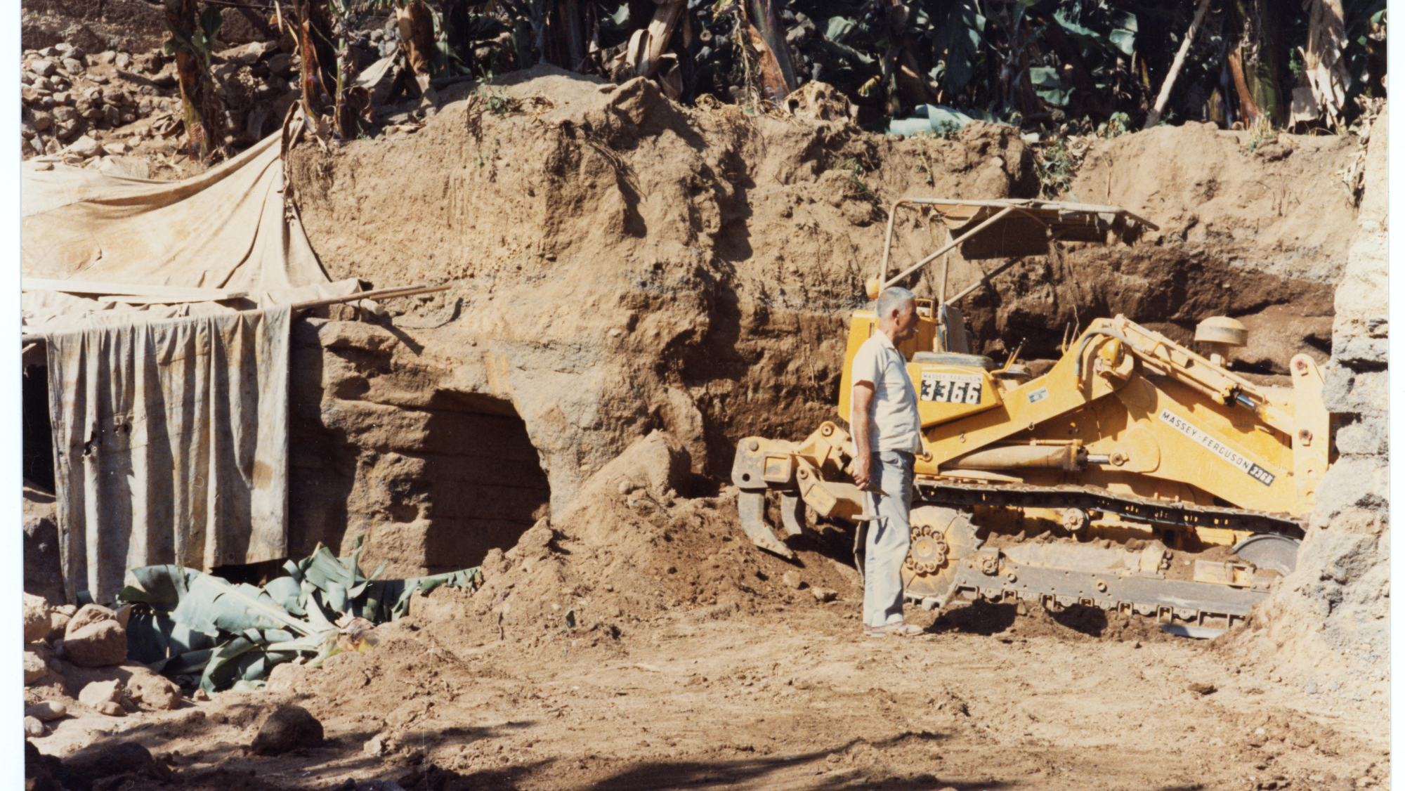 Trabajo de los años 70 en Cueva Pintada, fotografía de Sáenz Sagasti, José Ignacio. /Archivo de fotografía histórica de Canarias