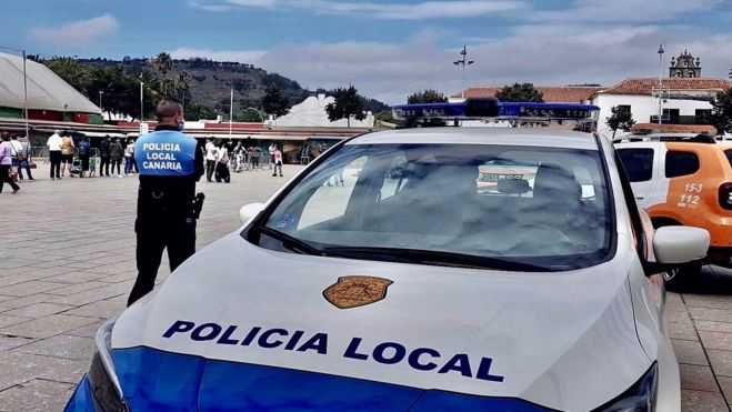 Policía Local de La Laguna en la plaza del Cristo. / Archivo