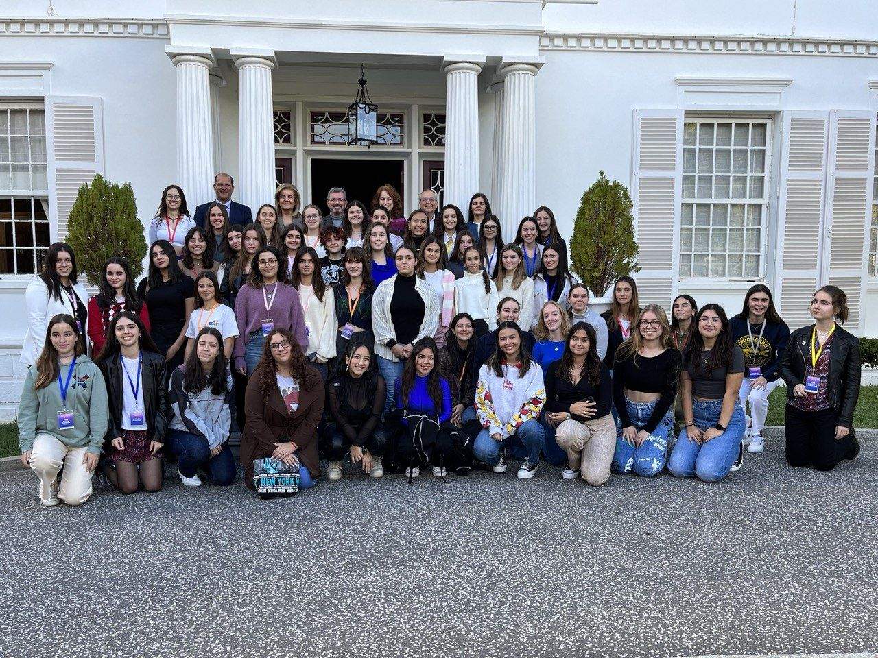 Foto de familia de la clausura de Chicas Imparables I Edición Canarias organizado por CEOE Tenerife./