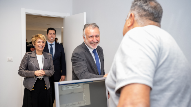 El presidente Ángel Víctor Torres, Elena Máñez y Alejandro Ramos. Gobierno de Canarias El presidente Ángel Víctor Torres, Elena Máñez y Alejandro Ramos. Gobierno de Canarias