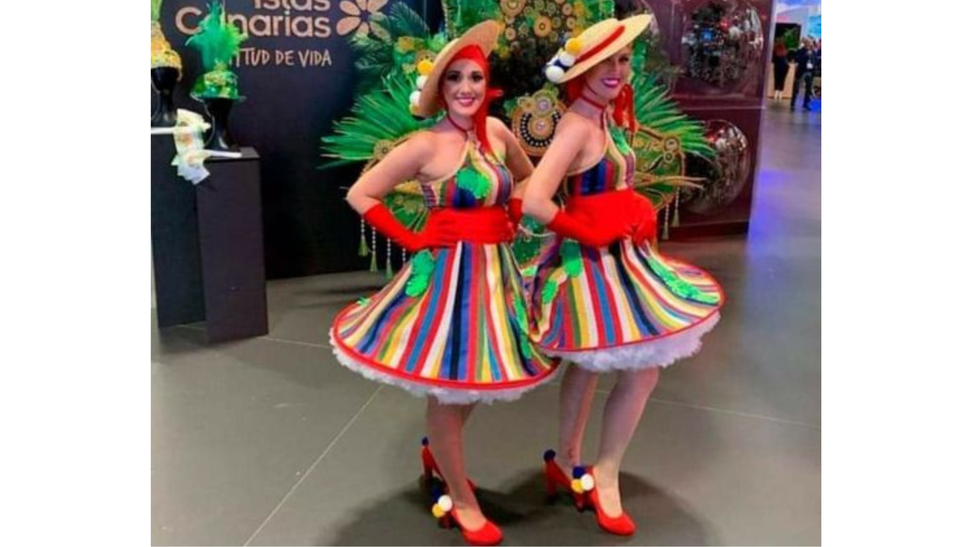 "Disfraces" de magas en la delegación canaria Fitur./ Redes