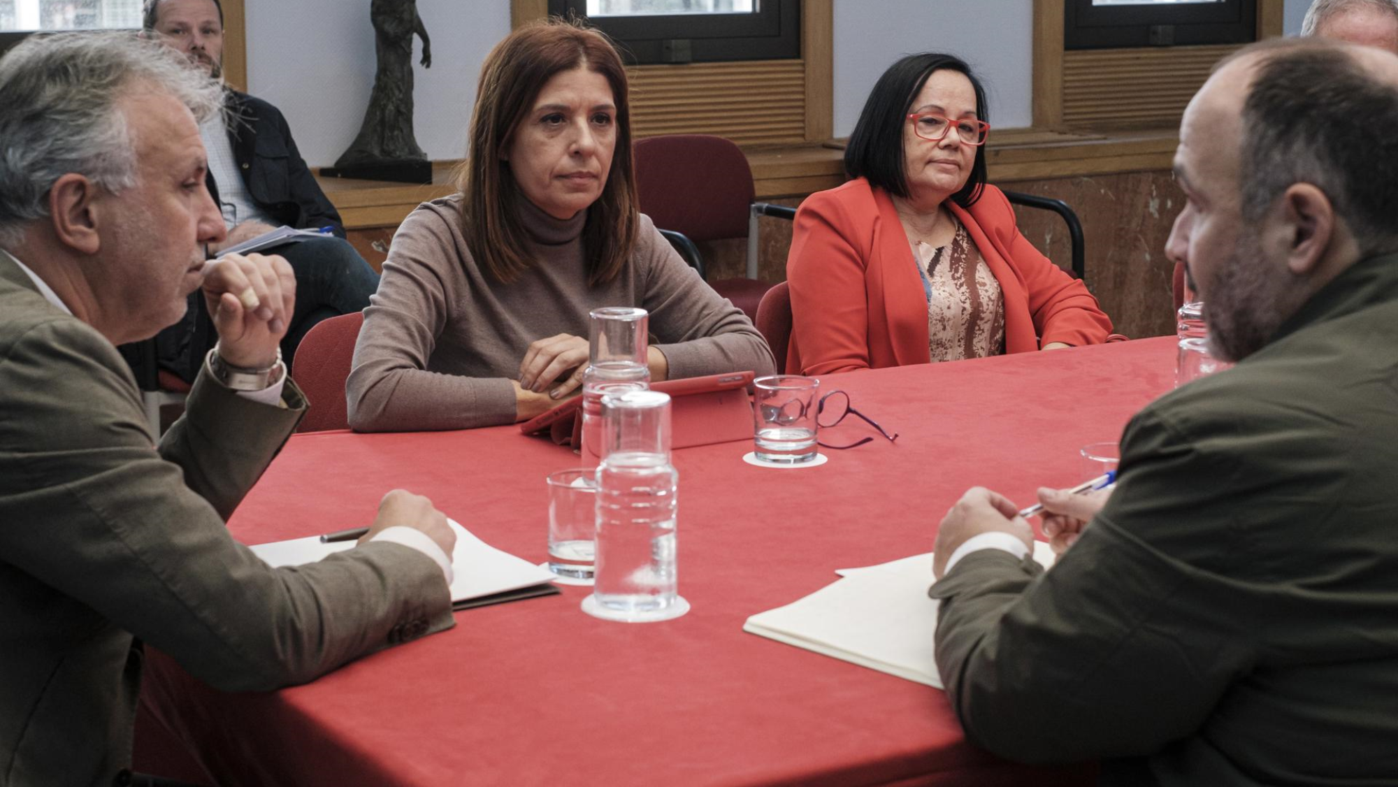  El presidente de Canarias, Ángel Víctor Torres en un momento del comienzo de la reunión que mantuvieron este martes para analizar la situación de Ojos de Garza./ AH