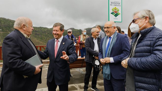 Francisco Perera junto al presidente del Cabildo de Gran Canaria, Antonio Morales. /Ayuntamiento