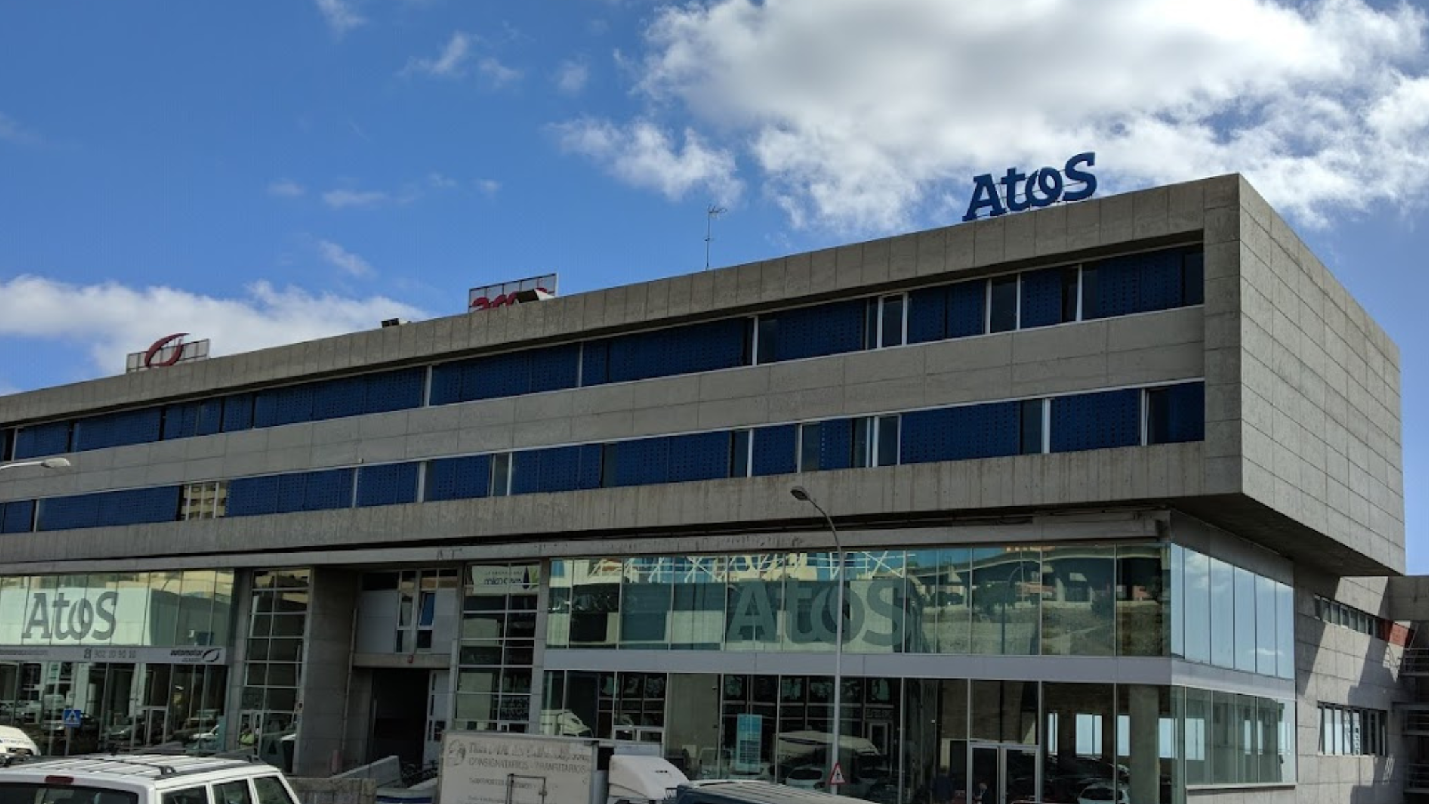 Fachada exterior de la sucursal de Atos Global Delivery Canarias en el polígono industrial de El Mayorazgo en Santa Cruz de Tenerife./ R.M.A.R