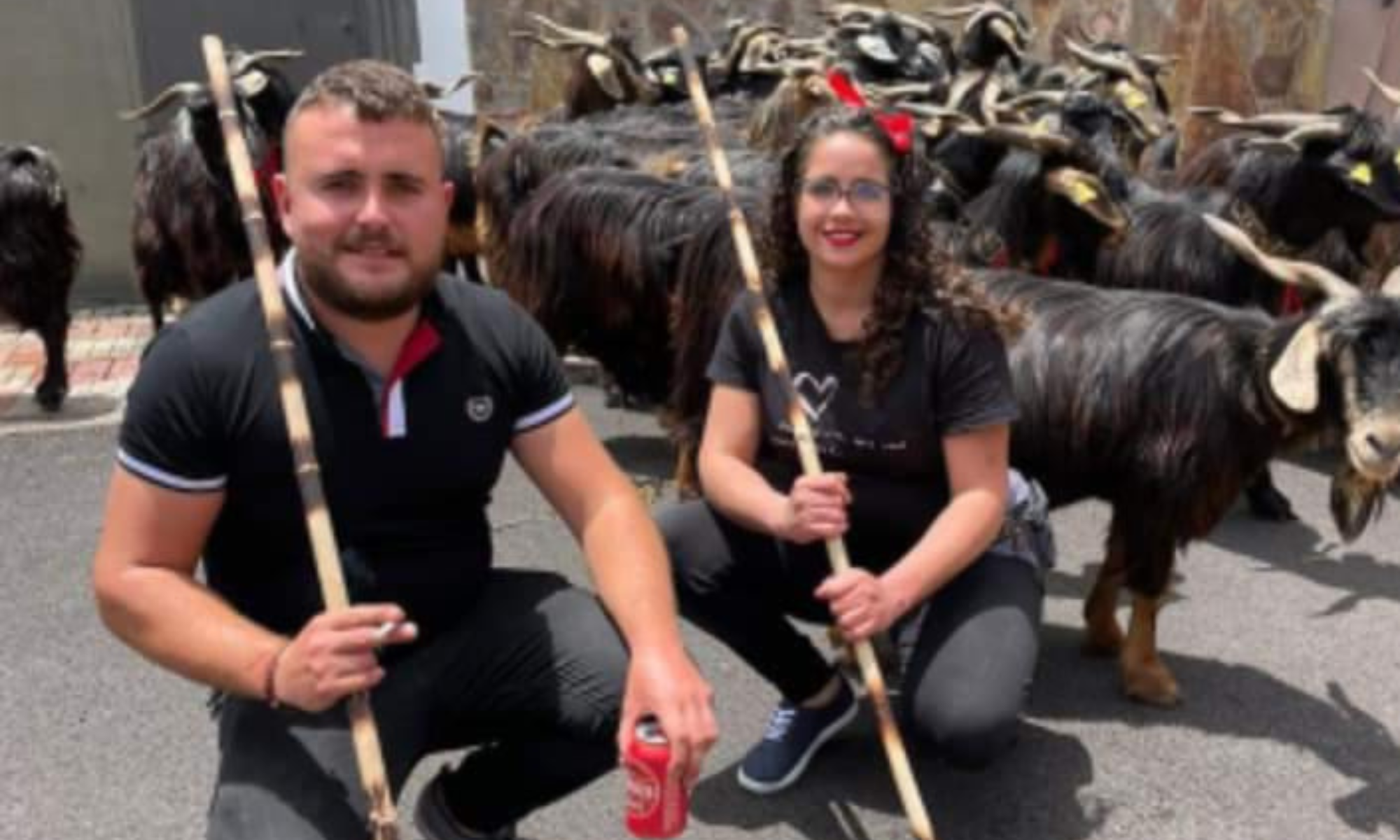 Alba y Abraham con su ganado. / Cedida Alba y Abraham con su ganado. / Cedida