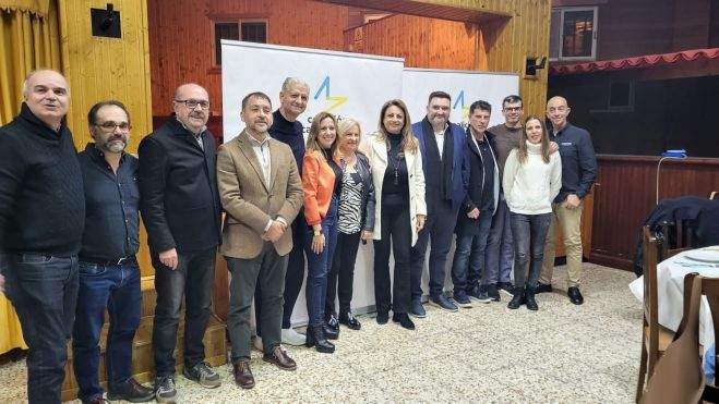 Cristina Valido, candidata en El Rosario por Coalición Canaria, arropada por más representantes del partido. / Cedida Cristina Valido, candidata en El Rosario por Coalición Canaria, arropada por más representantes del partido. / Cedida