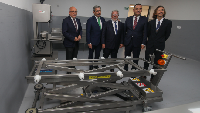De izquierda a derecha, Antonio Morales, Román Rodríguez, Antonio Rodríguez, Pedro Rodríguez y Antonio Rodríguez en el nuevo edificio./ Universidad Fernando Pessoa Canarias 
