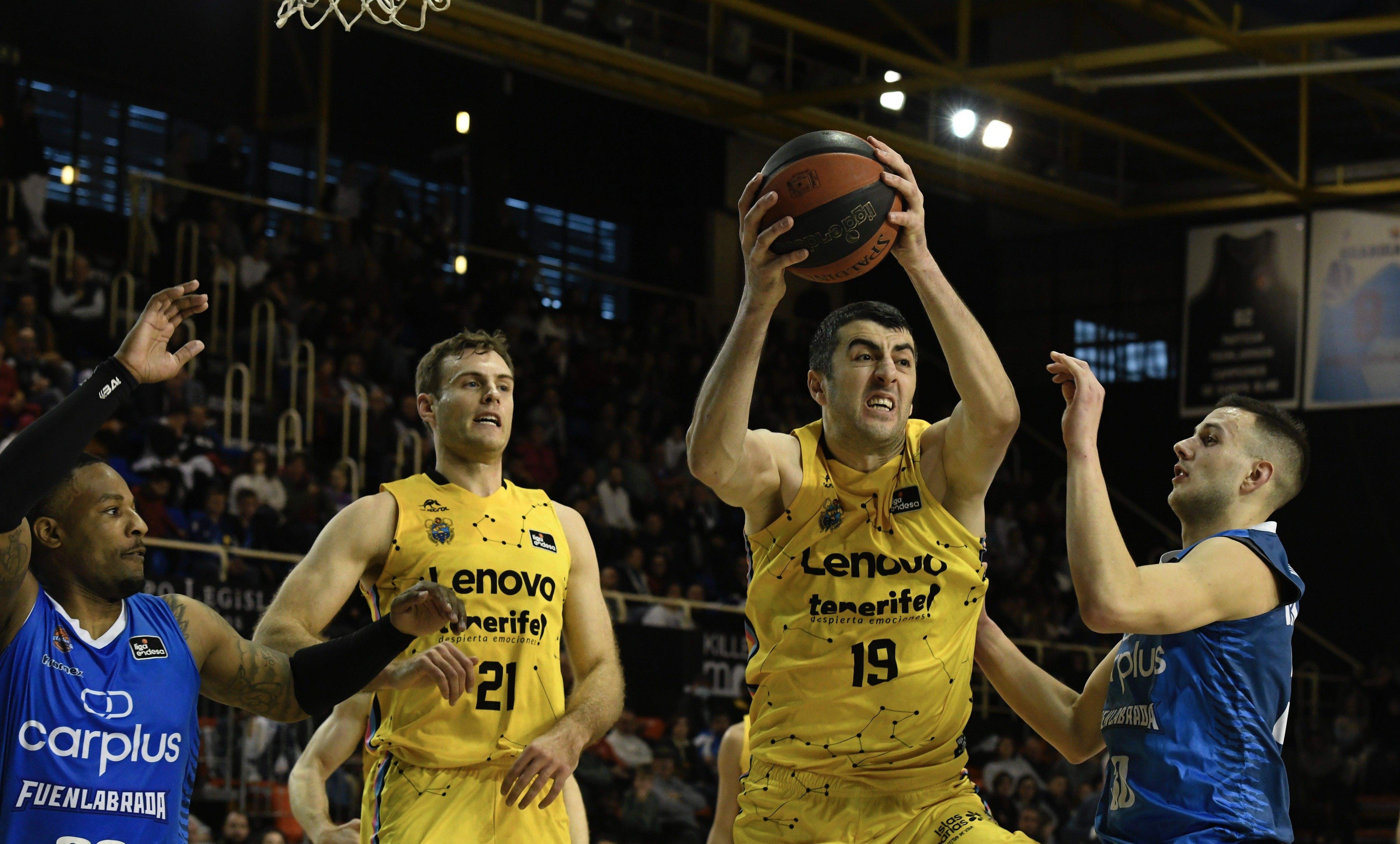 Shermadini fue clave en la victoria del CB Canarias sobre Carplus Fuenlabrada, erigiéndose como máximo anotador con 20 puntos./ EFE. Víctor Lerena.