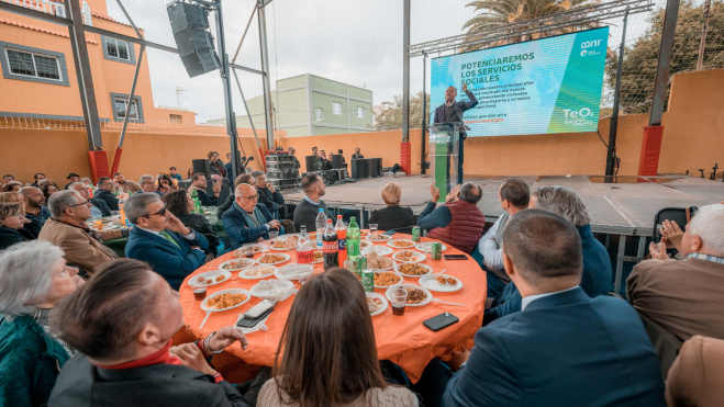 Román Rodríguez acudió a respaldar la candidatura de Teodoro Sosa en Gáldar./ AH Román Rodríguez acudió a respaldar la candidatura de Teodoro Sosa en Gáldar./ AH
