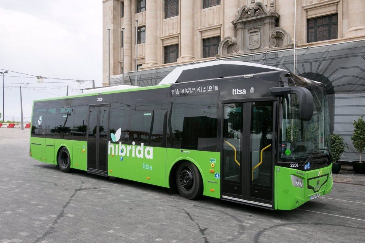 Guagua híbrida de Titsa. / Cabildo de Tenerife