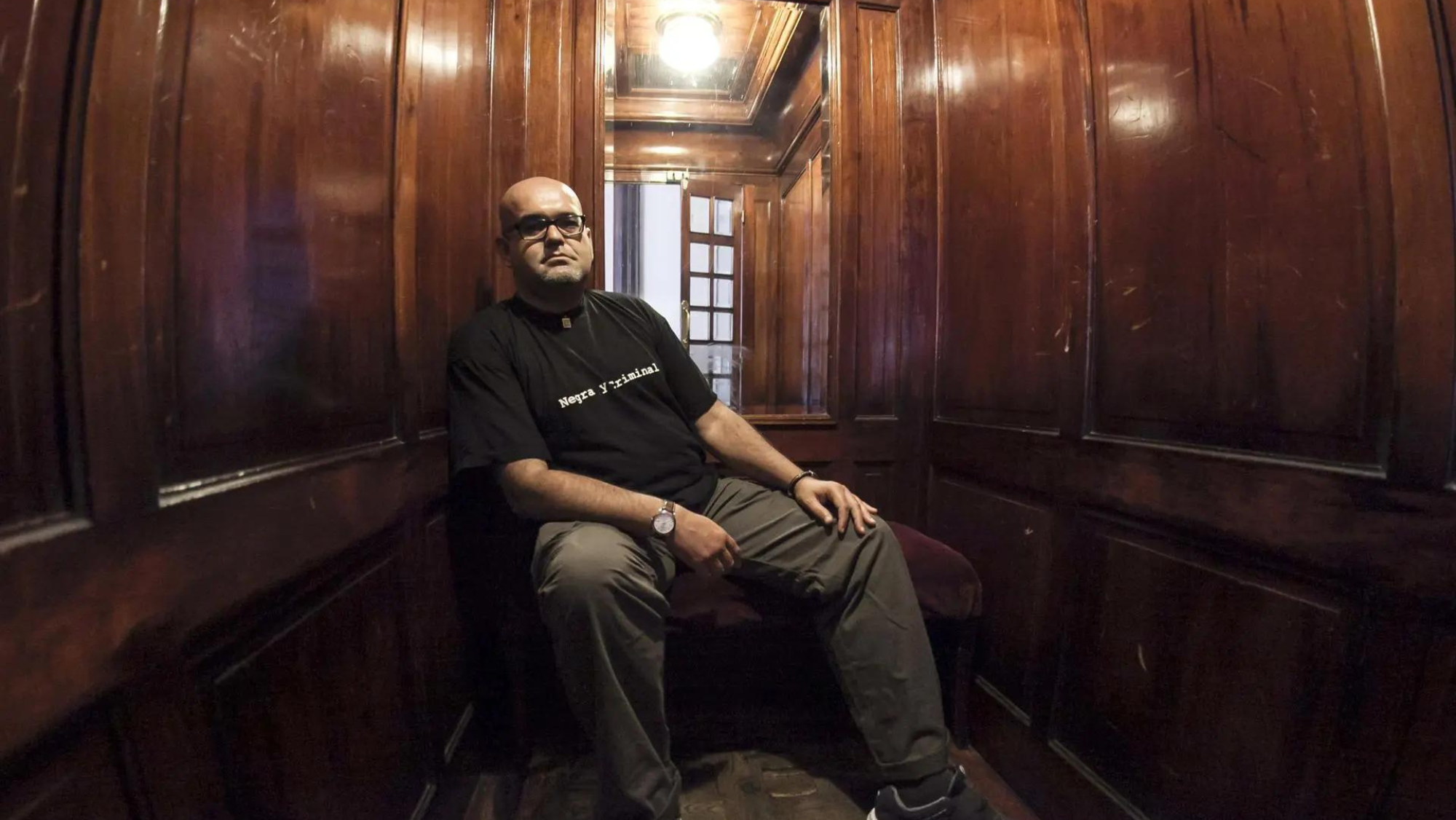 El escritor Alexis Ravelo. / EFE / Ángel Medina