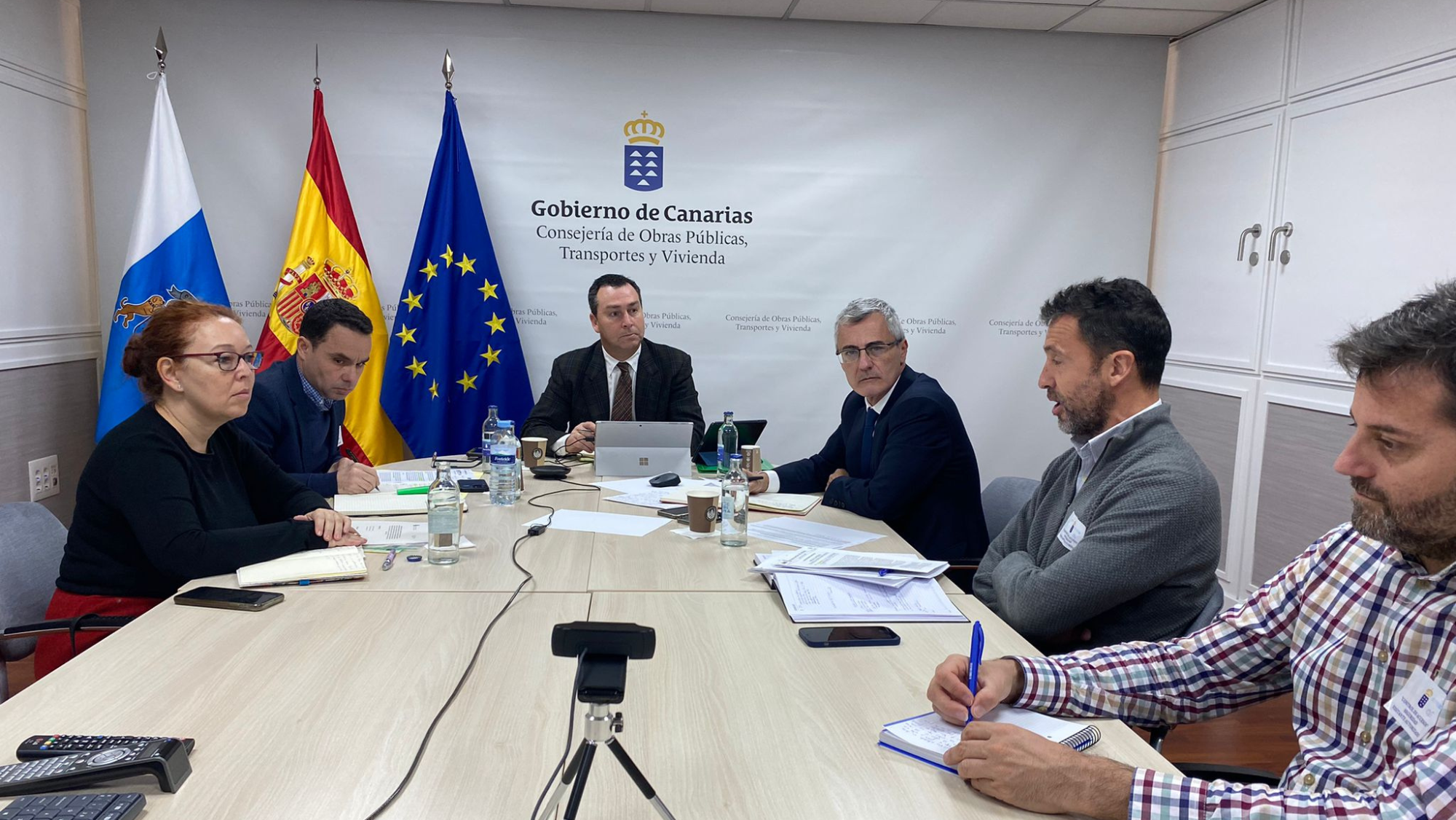 Momento de la comisión mixta por el coste del transporte de mercancías. / Gobierno de Canarias