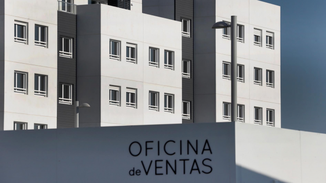 Oficina de ventas de viviendas en Canarias. / EFE