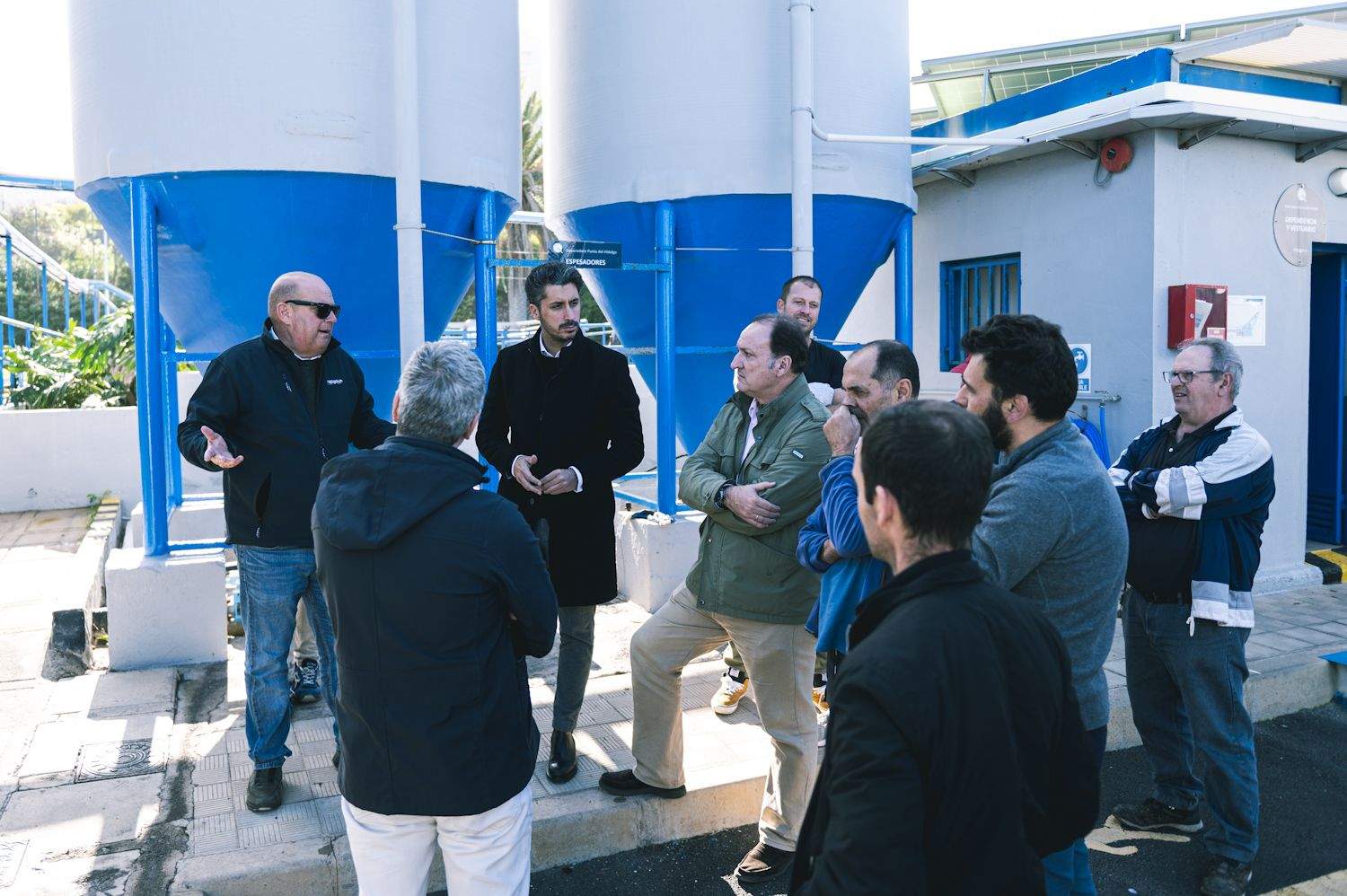 Luis Yeray Gutiérrez visita las instalaciones de la estación depuradora./