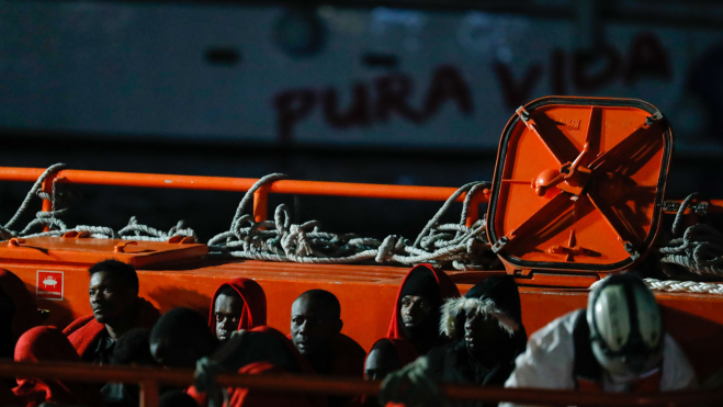 Algunos de los migrantes rescatado en aguas Canarias este fin de semana. / EFE / Elvira Urquijo A.