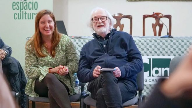 Lysbeth Daumont, escritora, en Gestión y Preservación del Patrimonio Histórico-Cultural en la Universidad de La Habana y responsable de Kronikas, el viñetista belga Etienne Schreader