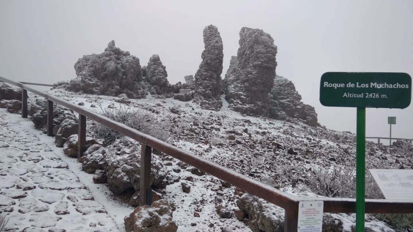 Nieve y hielo en el Roque de Los Muchachos./ Adelto Hernández