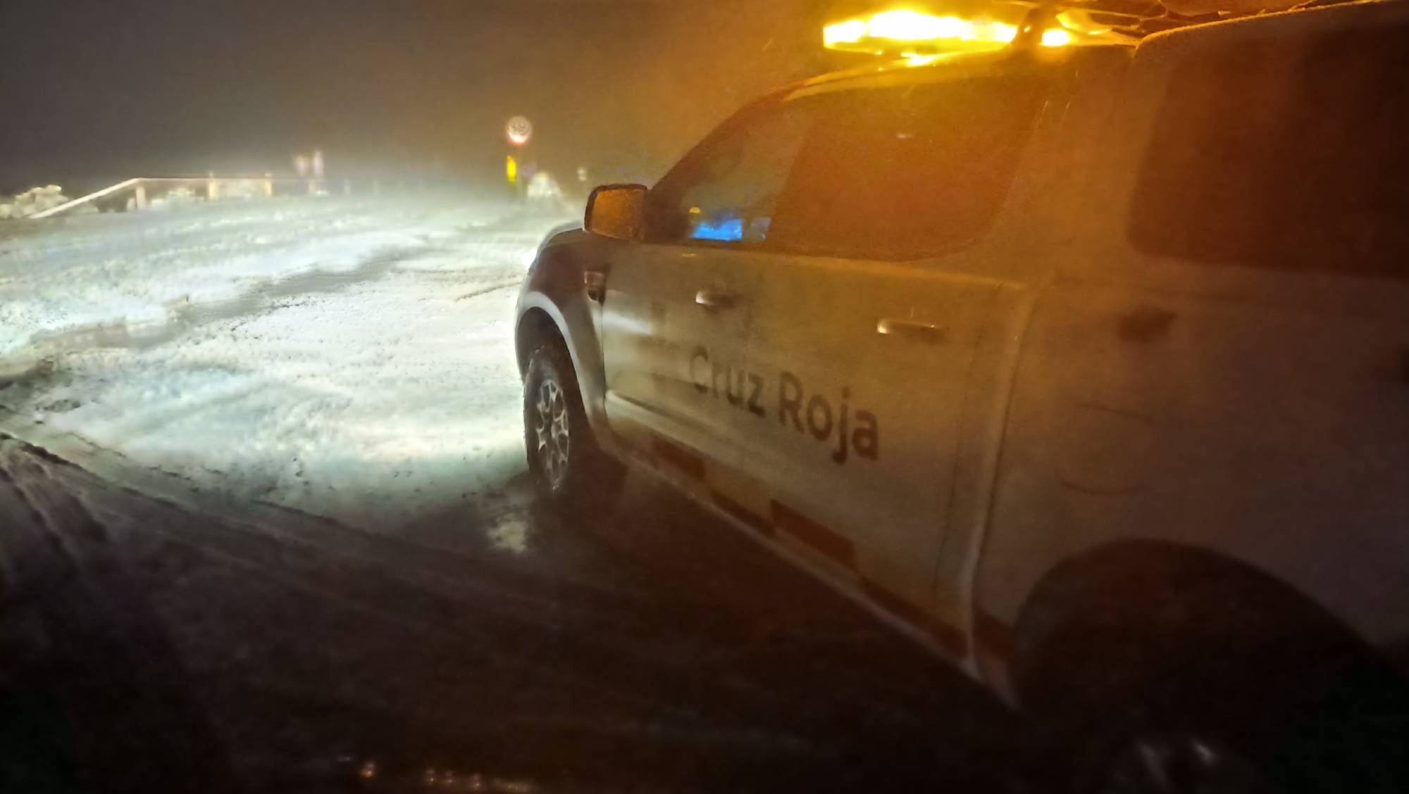 Un vehículo de emergencias de la Cruz Roja en el Teide./ Cruz Roja