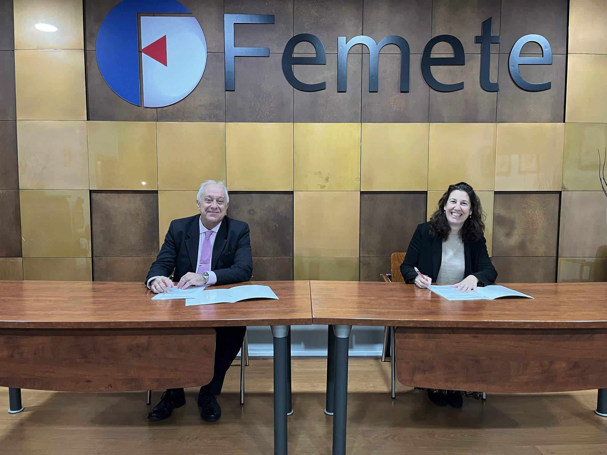 El presidente de Femete, Alberto Villalobos, y la directora territorial de Bankinter en Canarias, Laura García./ Cedida
