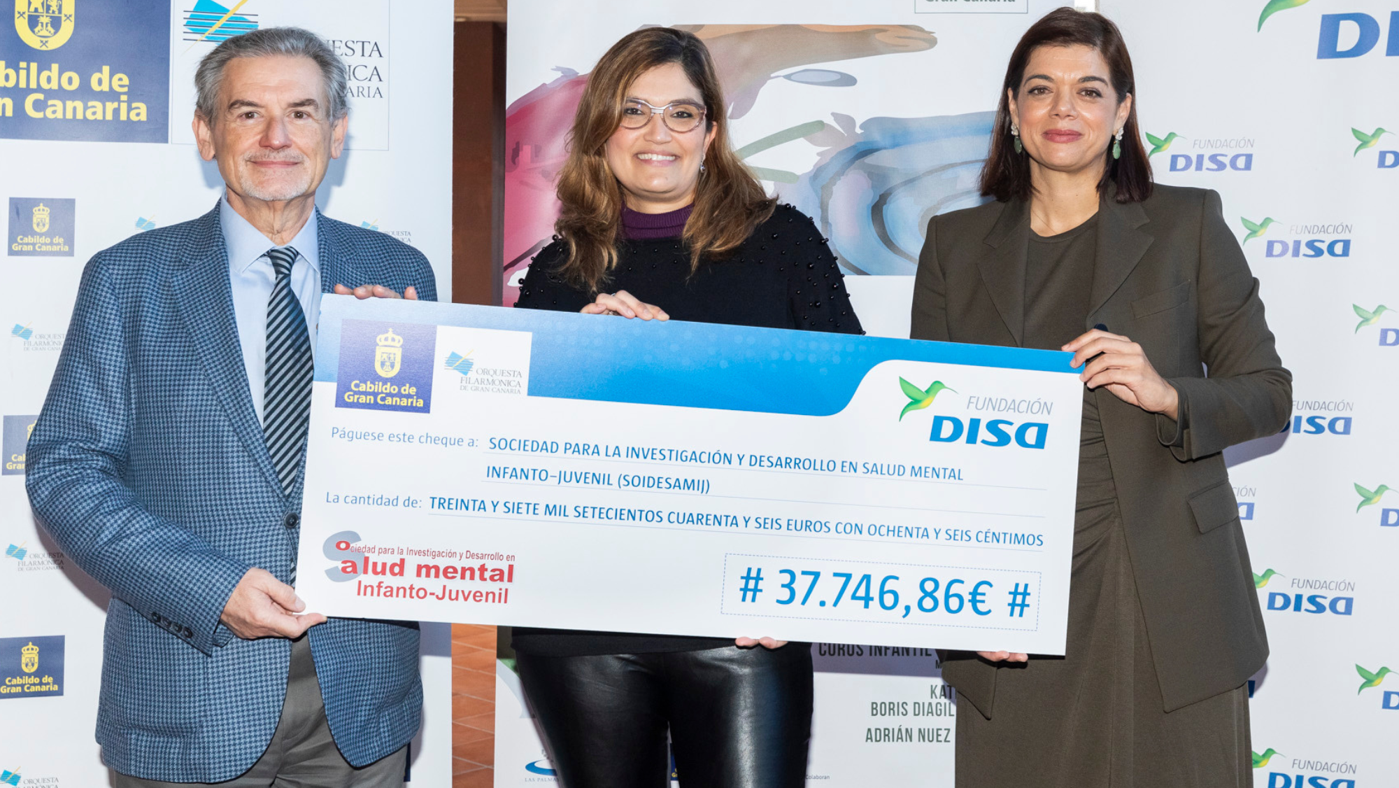 Representantes de Fundación DISA y la Orquesta Filarmónica.  Fundación DISA