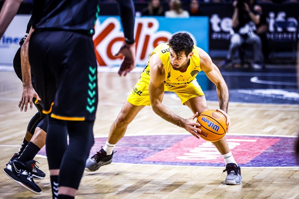 Fitipaldo dirigió el juego del CB Canarias, anotó 5 triples, sirvió 3 asistencias y sumó un total de 19 puntos en la victoria ante Bilbao Basket./ BCL.