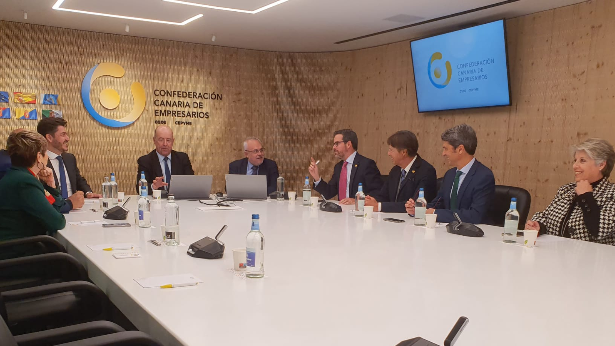 Reunión de UxGC con la Confederación Canaria de Empresarios. / UxGC