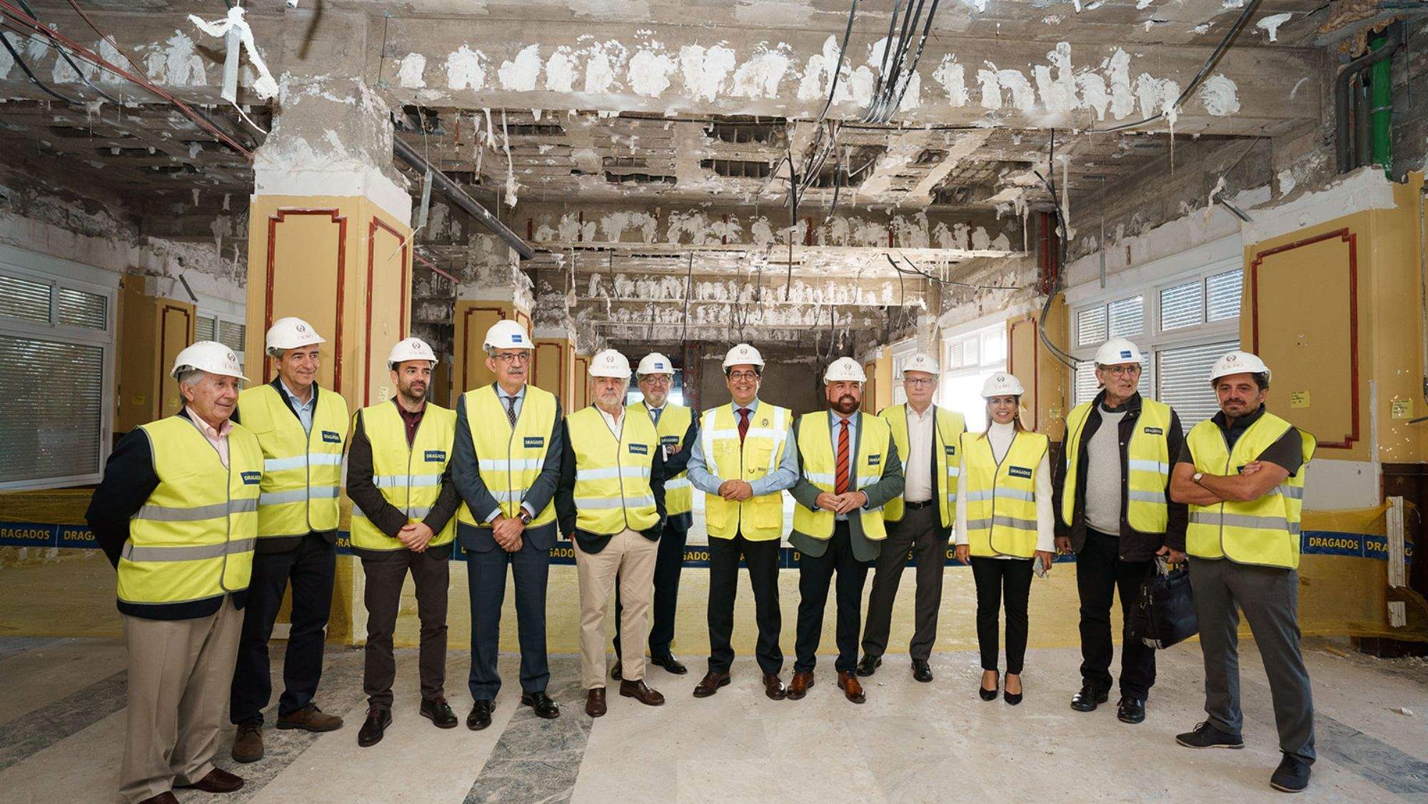 Las autoridades en el simbólico día de inicio de los trabajos de rehabilitación del Gran Hotel Taoro. Cedida