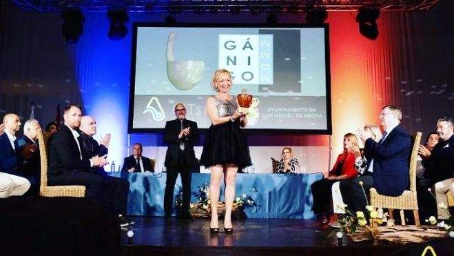 Elba Leandro recoge el Premio Gánigo del Cit Sur. / AH