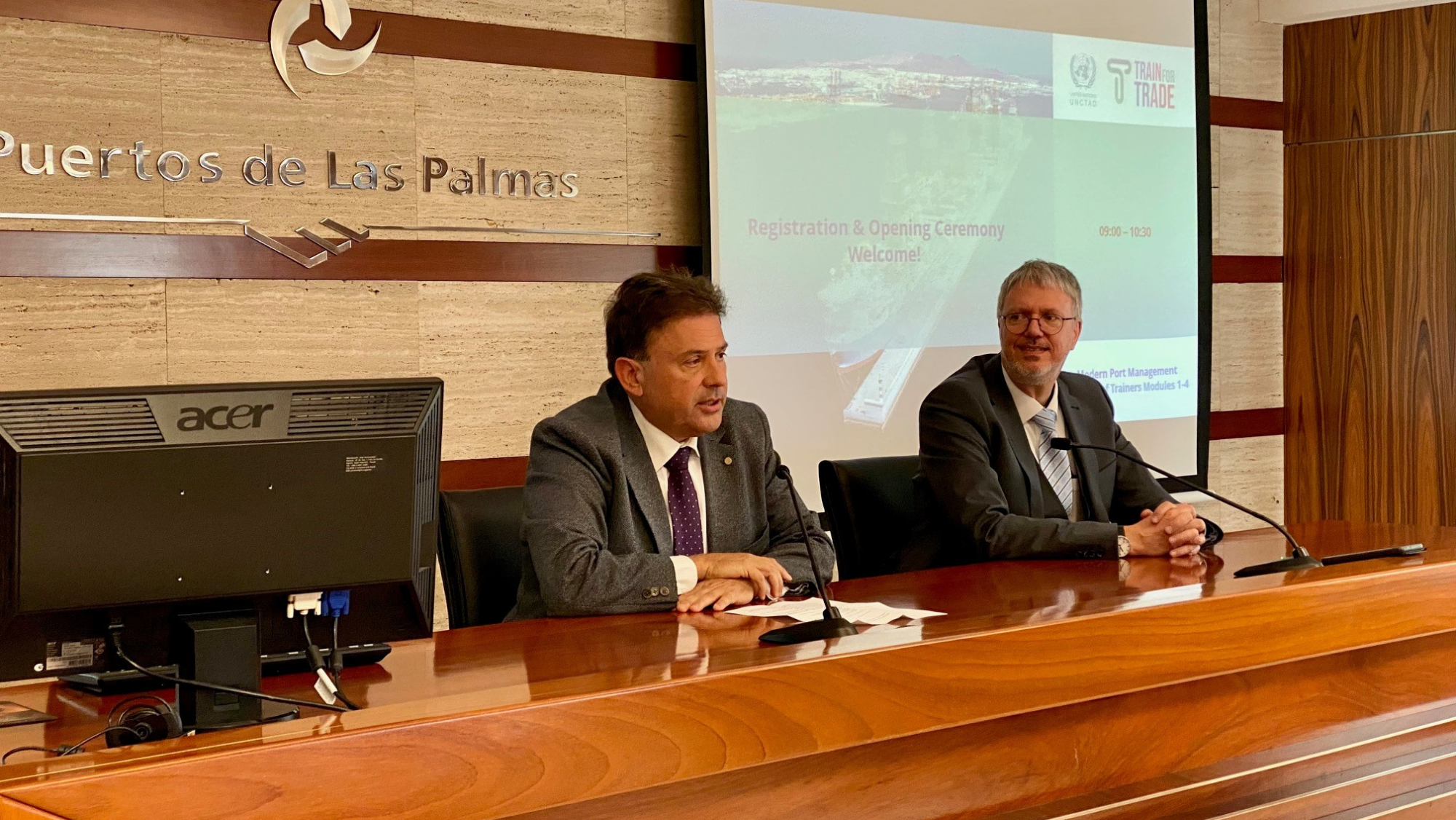 Presidente de la APLP, Luis Ibarra, y de Jan Hoffmann, Head, Trade Logistics Branch, Division on Technology and Logistics de la UNCTAD. /Autoridad Portuaria